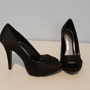 🌸never worn🌸 black satin heels